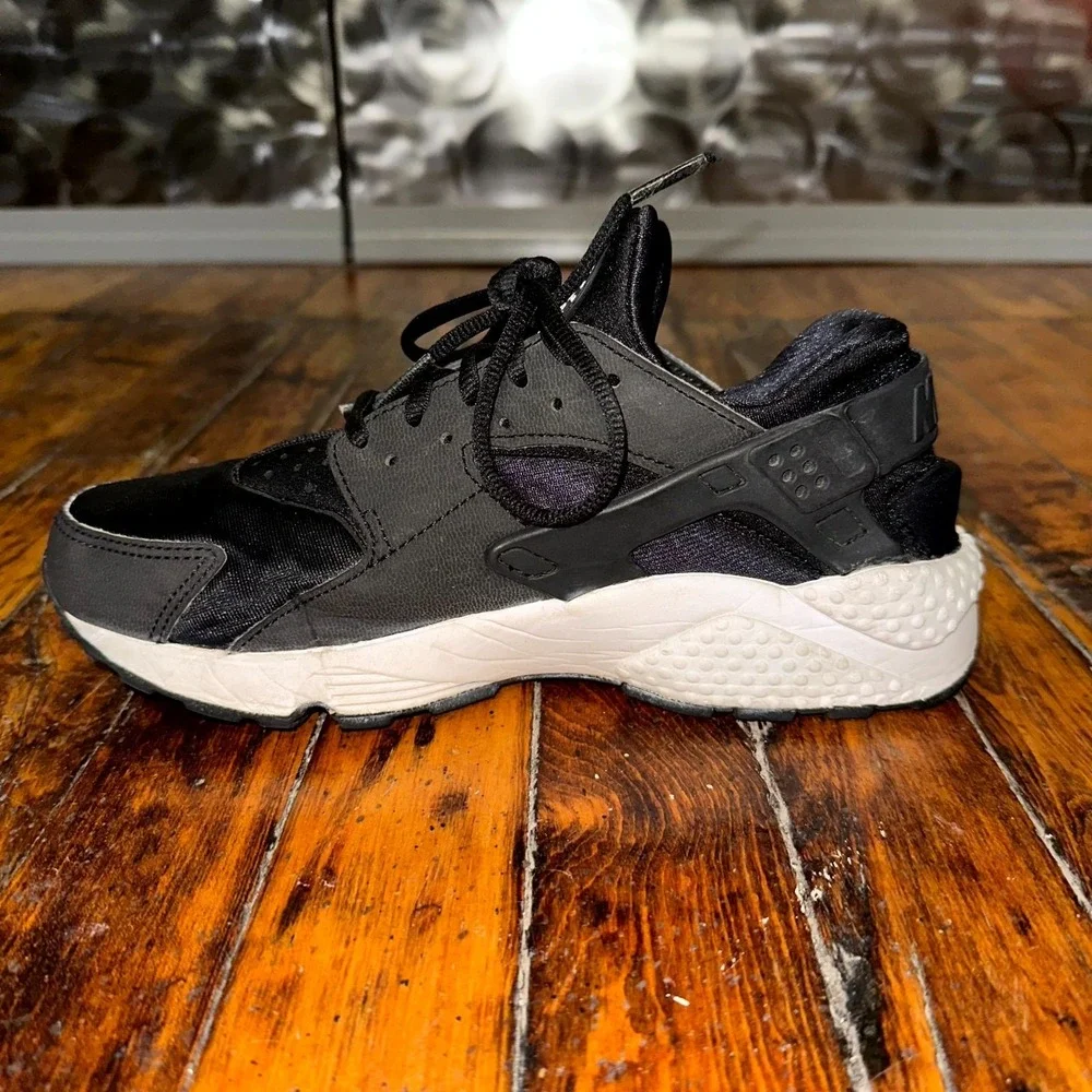 Nike Air Huarache Sneakers Women's Size 8 Matte Black Leather Comfort Lace Up
